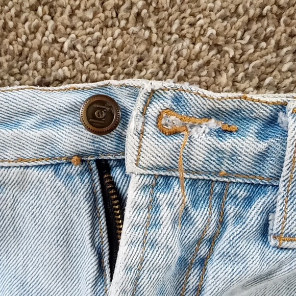 Vintage 90's Lei Sunflower Embroidered Denim Shorts - Picture 7 of 7